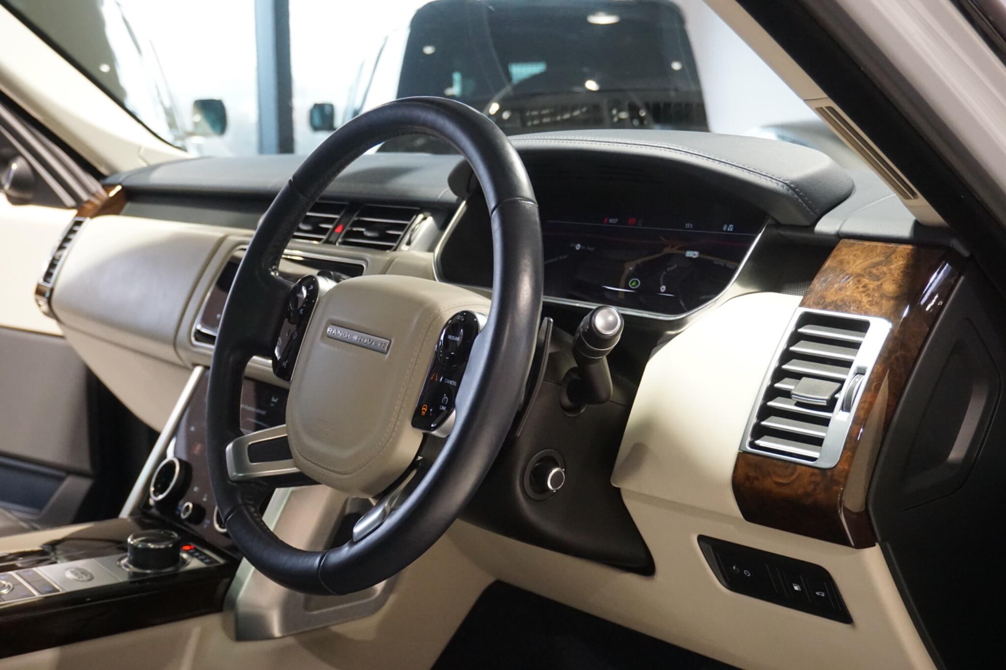 Land Rover Range Rover 2.0 P400e 13.1kWh Vogue SUV 5dr Petrol Plug-in Hybrid Auto 4WD Euro 6 (s/s) (404 ps)